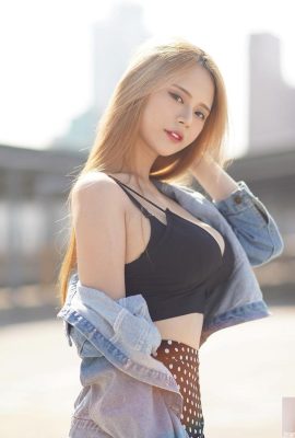 The irresistible top figure of the deep V girl “Xie Xia Tian” attracts passers-by to follow (10P)
