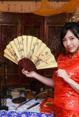 Taiwanese beauty Zora congratulates the Chinese New Year fashion studio shoot (72P)