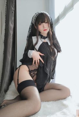 Baiyin 81 “Black Silk Nun 2” Harmless and impatient with M-shaped legs and eyes unable to move away (44P)