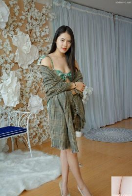 Pure and soft American model jade girl boldly strips naked and reveals a well-proportioned body private shot – Zhao Weiyi (38P)