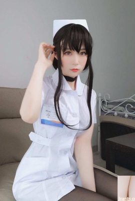 [Silver]66 portraits of little nurse with long hair (66P)