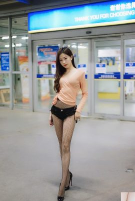 Yang Ziyan Cynthia – Stockings in the car 57P (57P)