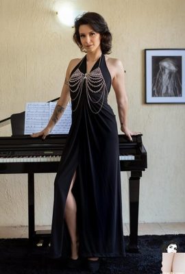 [Suicide Girls] Gweenblack – The Piano Room