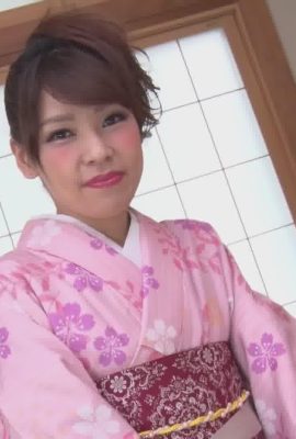 Kimono Beauty Quietly Meets Your Request – Kotomi Yamasaki (110P)