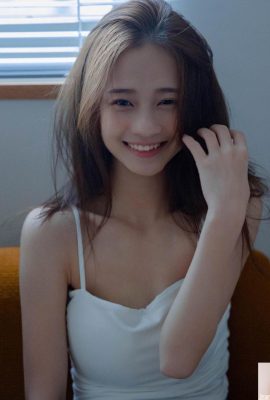 The pretty girl “Cai Caicai Ccc” has a pair of big watery eyes, a sweet smile, and a very attractive figure (10P)