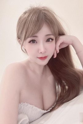 Sweetheart “Zhang Xiaorou” with beautiful breasts is white and tender, and her eyes are full of eye-catching deep grooves that are about to burst out (10P)