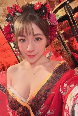 Angel-level hottie “Catherine Tingyi” shows her big breasts generously! Makes people fall in love(10P)