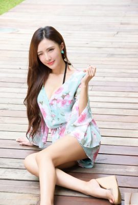 Beautiful model Zhao Yun, fair-skinned, beautiful breasts, slender legs, outdoor sexy photo (43P)