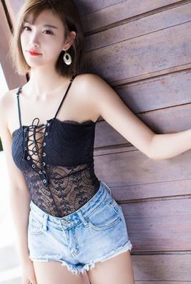 Yang Chenchen’s sexy denim shorts outline the temptation of her beautiful butt (32P)