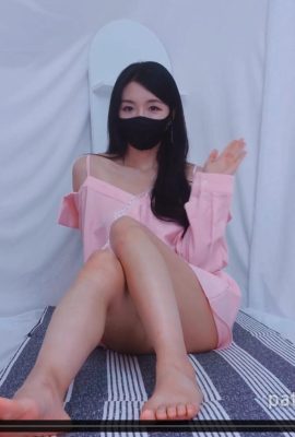 Korean TV Girl – Boobs (47P)
