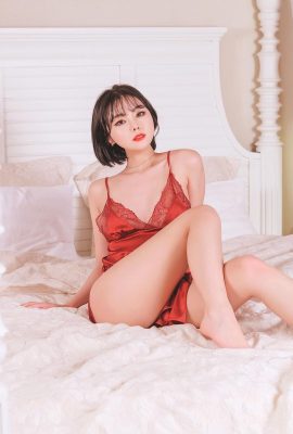 (Yuna) The Korean girl is seductive with big breasts, hot ass and a good figure without hiding her secrets (37P)