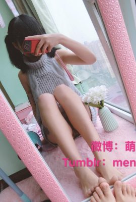 (Collected from the Internet) Welfare Girl-Cute Dog 1 White Stockings Bare Feet Backless Sweater No Mosaic VIP Exclusive (44P)
