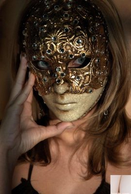 Viki With A Venetian Mask (40P)