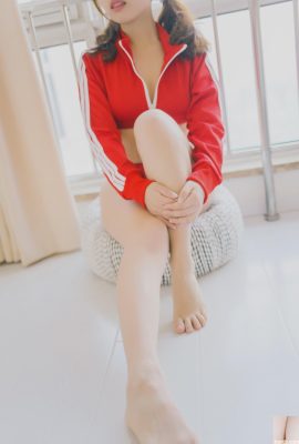 (Mei Mei Photo Album) Internet celebrity girl’s almond red sportswear (68P)