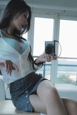 It’s A’Zhu – the selfie girl