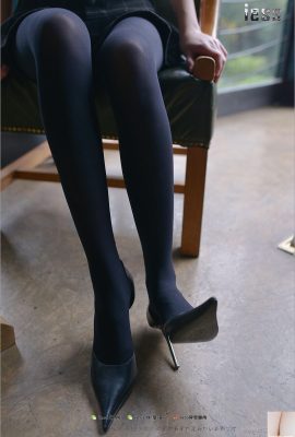 (IESS) 2018.02.02 Silk Foot Bento 195: Ruoqi “50D thick black silk and super pointed high heels” (99P)