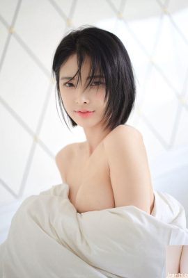 Zhu Keer Flower travels in Guilin and shoots private photos in sexy underwear showing big breasts and fat buttocks (17P)