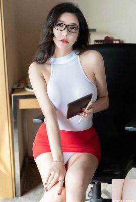 The glamorous secretary Xinyan with her big breasts and fat ass is very seductive by posing and posing (41P)