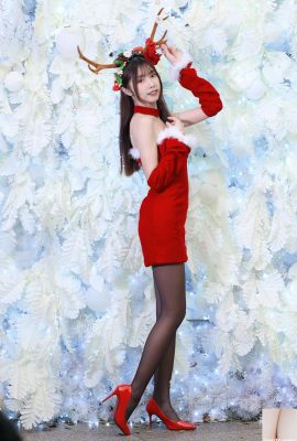 (Online collection) Taiwanese beautiful leg girl-Huimi Christmas girl outdoor shooting realistic (93P)
