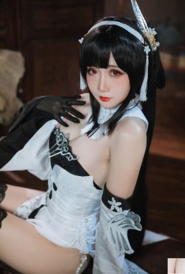 Braised Carbon Azur Lane Zhenhai White and Black Dress (23P)