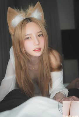 Korean beauty Yeha transforms into a pretty little fox-eared girlfriend (36P)