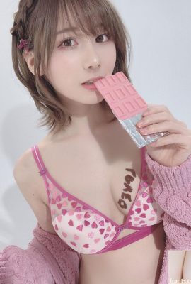 けんken (けんけん) “Pink Underwear + Pure Uniform” Chocolate sandwiching the breasts is so delicious (38P)