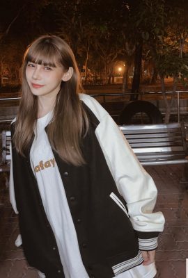 Loli girl “Guo Fangcen”‘s white and tender breasts can’t stop netizens from getting excited when they see it (10P)