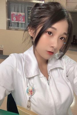 The pretty nurse “Xiaoberry Nurse” is so hot that she spurts blood when her breasts are exposed! I really want to take good care of her (10P)