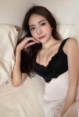 Young girl “Jie” shows off her plump upper circumference, round breasts and evilly exposed shape (10P)