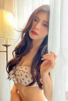 The sexy sweet sister “Lu Xiaoqing” has fair and beautiful breasts and her body proportions are too powerful! Too crazy(10P)