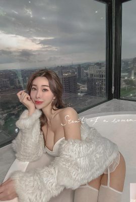 The beautiful girl “Yunan chen” has a beautiful figure that is as vague as reality and is so fascinating (10P)