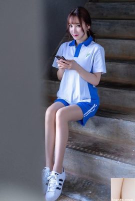 Student girl Zhou Yuxi secretly played with her mobile phone and was disciplined by teacher Yin Fei (49P)
