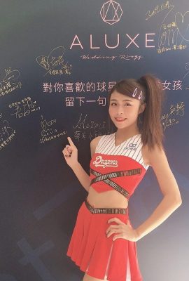 The strongest highlight of the Weiquanlong cheerleading girls! The sweet girl has a charming smile and her “white legs” are so eye-catching…Watch online: The new football season has arrived (14P