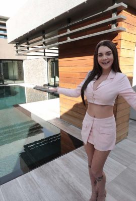 Female real estate agent shows Gabbie Carter – Sexy Real Estate
