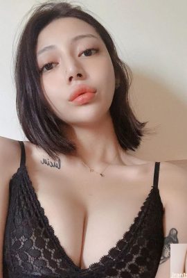 The big-eyed beauty “Elaine Ling” has such a powerful low-cut perspective (16P)