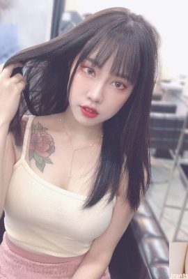 153 cm little hottie “Annie Bunny” has beautiful breasts and attractive appearance (28P)