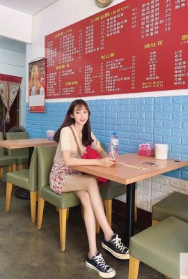 “Yuanyuan Yuna” drinks milk early in the morning and shows off her “white and tender legs” (15P)