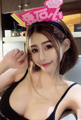 Taiwanese hottie “Ji Ji'er” with long hair and big eyes was made to cry by herself (10P)