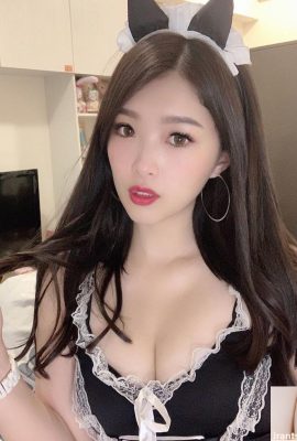 The beauty-breasted live broadcast host transforms into a seductive maid, with an eye-catching breast shape “the viewing angle is so crime-inducing” ~ Candy Candy (16P)