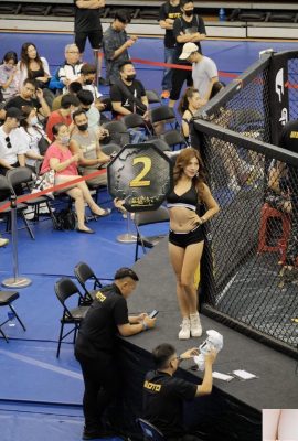 In the fighting match, I was surprised to see the hot girl holding the sign, it turned out to be the hot girl An An (10P)