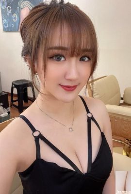 (Hong Ling) Revealing her plump and beautiful breasts, showing off her good figure (12P)