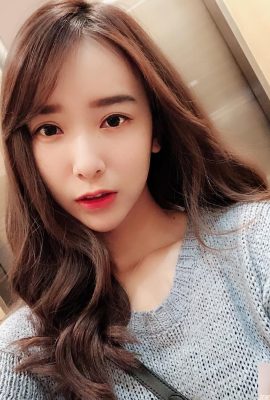 Zhang Yahan's sweet appearance and hot figure will make you freeze to death when you see her (20P)