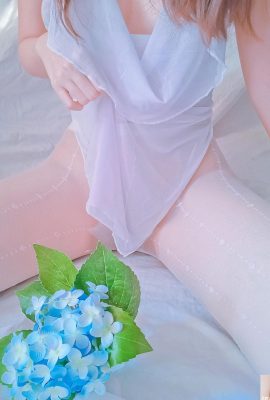 (Internet collection) Internet celebrity young girl lies softly on the bed sheets – Beauty in Flowers (28P)