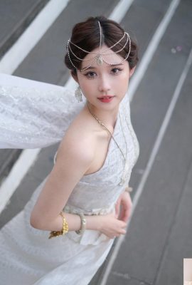 The charming girl “Li Mengchun” has an incredible figure and an eye-catching smile with a sweet and melting smile (10P)