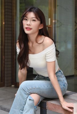 Sweetheart goddess “Lin Yingle” shows off her sexy curves and high-quality figure, and can wear anything (10P)
