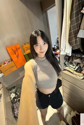 Beauty Internet celebrity “Sandy” has a good-looking face and a hot and sexy body, attracting praises from netizens (10P)