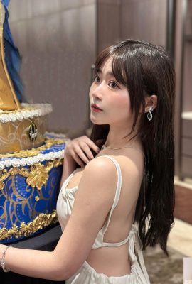 Child-faced beauty “Xu Weihan” with a cute pout and cute face is more beautiful than the background, photo release (10P)