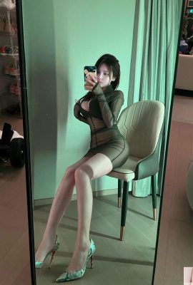 (Online collection) Welfare Girl Running Jingluoer's “Green See-through Outfit” VIP Exclusive Full (35P)
