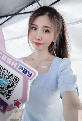 Sexy little model “Yiyi Yiyi”'s deep groove and snowy breasts amaze netizens with perfect score and invincibility (10P)