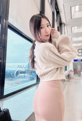 The temperamental beauty “Ashely Yueyue” has an extremely seductive figure… extremely sexy (10P)